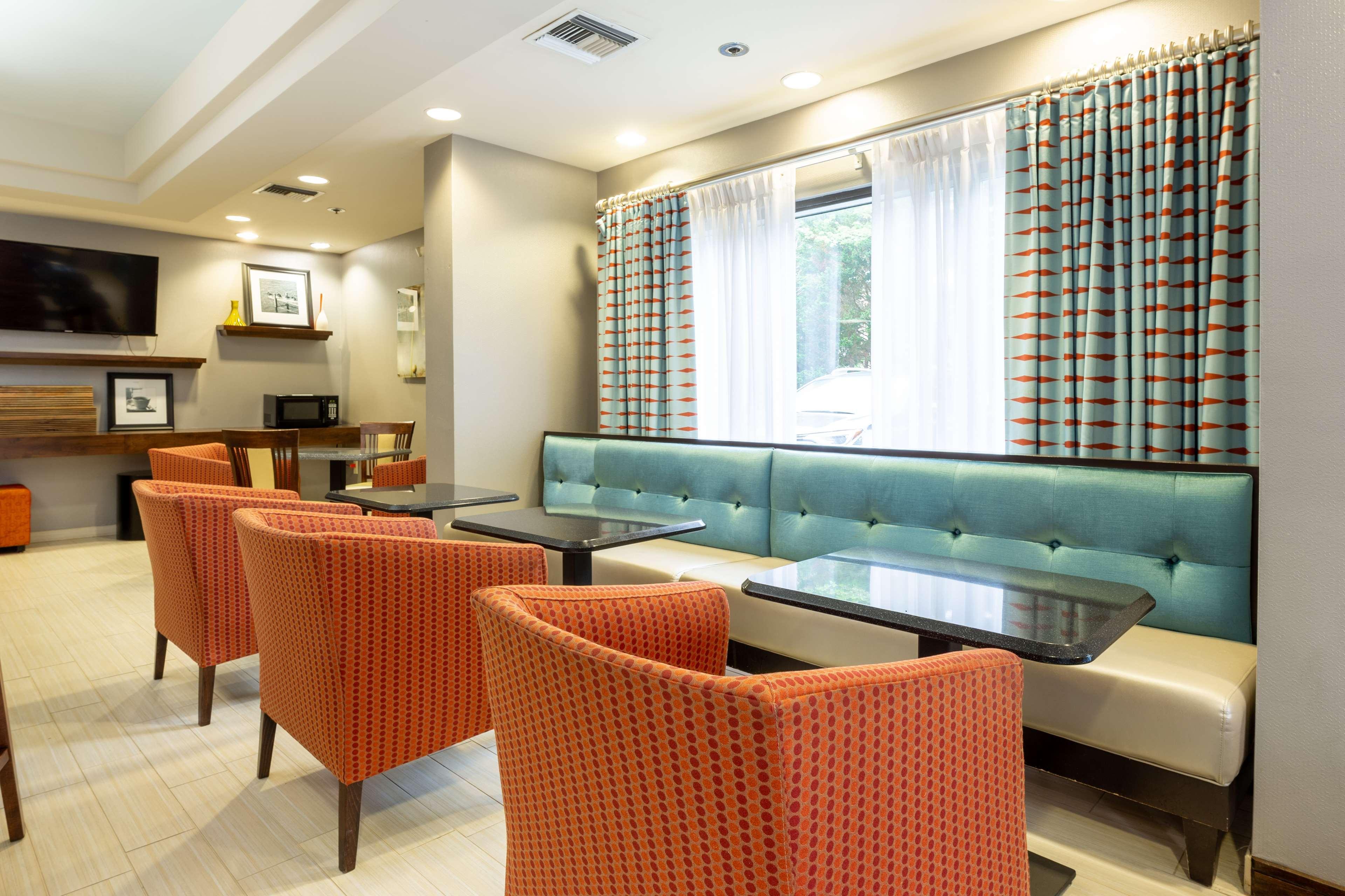 Hampton Inn Columbia I-26/Harbison Blvd Exterior photo