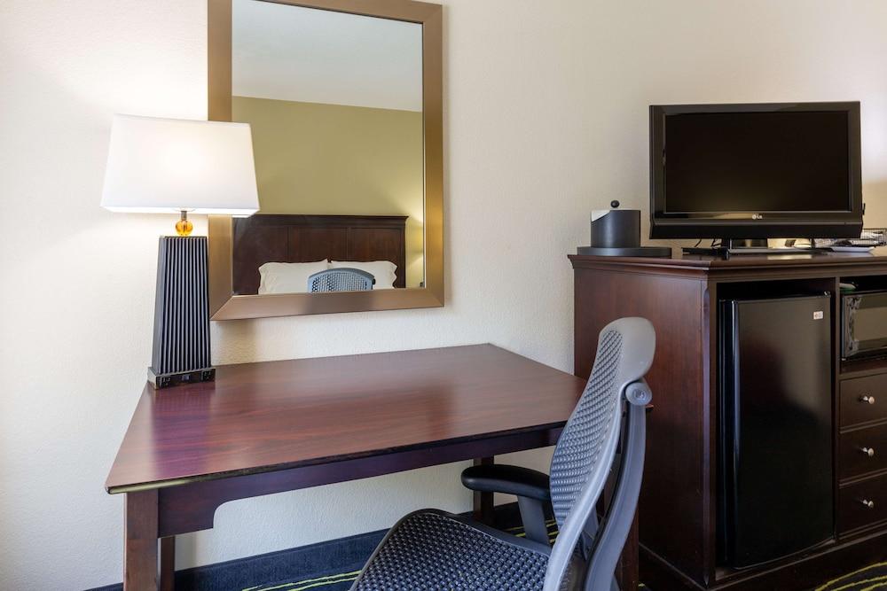 Hampton Inn Columbia I-26/Harbison Blvd Exterior photo