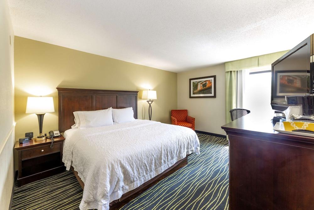 Hampton Inn Columbia I-26/Harbison Blvd Exterior photo